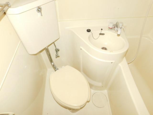 洗面設備　きれいな洗面台です。