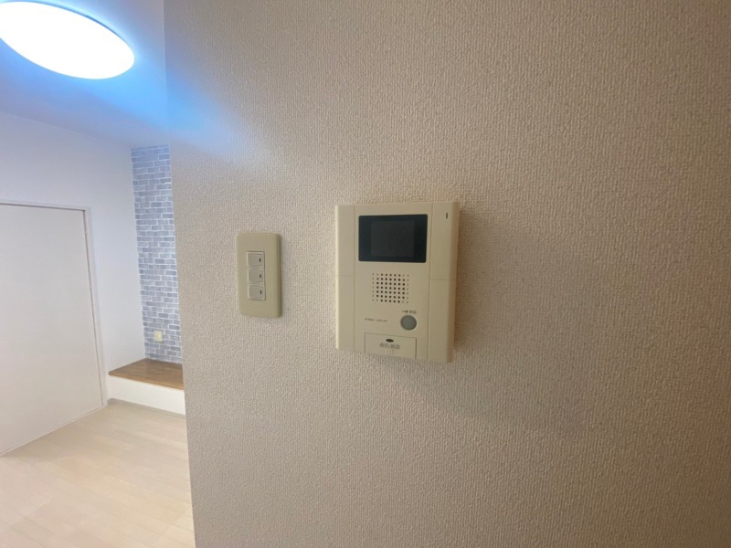 セキュリティ　ＴＶモニター付インターホンです。来客者の顔が見えるので安心！