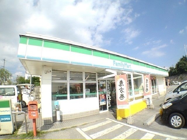 コンビニ　ファミリーマート具志川大田店（コンビニ）まで450m