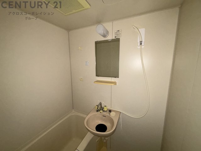 洗面設備　浴室内に洗面台がついてます！