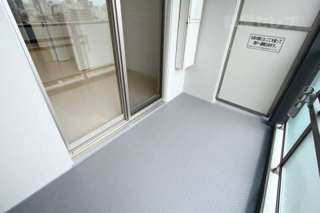 バルコニー　バルコニーは東向きです