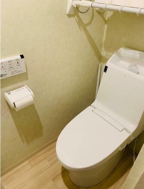 トイレ　温水洗浄便座付きのトイレです(^^)/