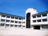 中学校　兵庫中学校（中学校）まで587m