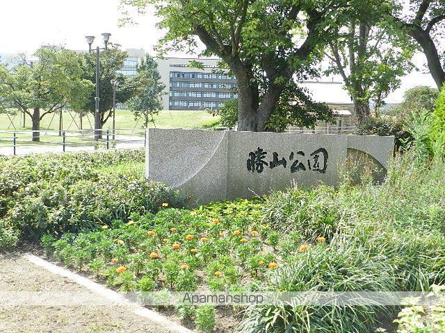 スーパー　マックスバリュ小倉愛宕店（スーパー）まで593m