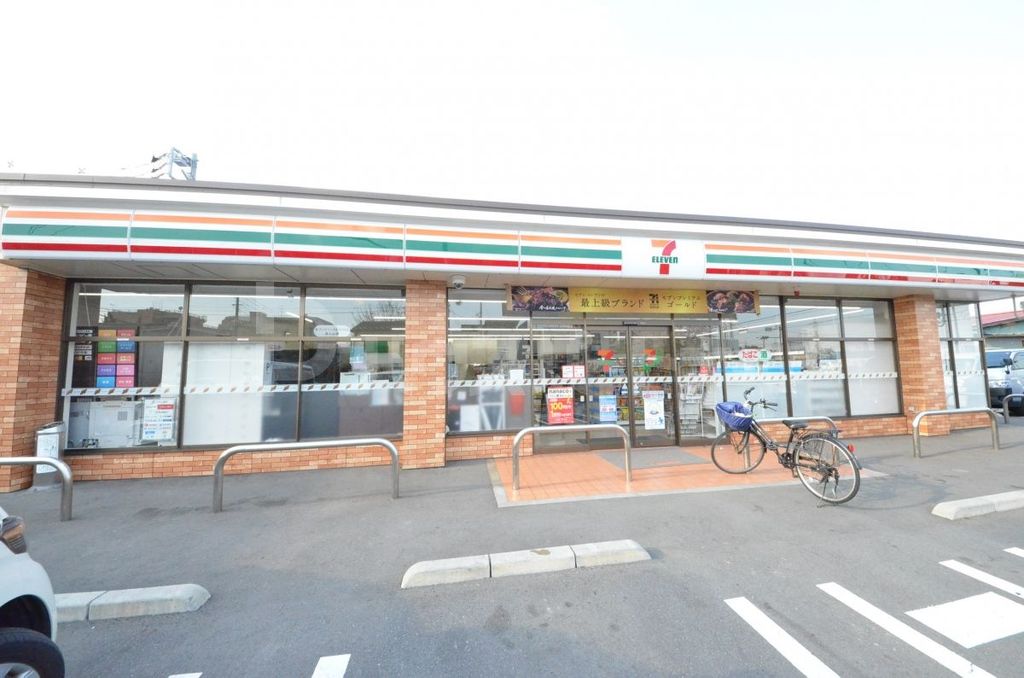 コンビニ　セブンイレブン足立一ツ家2丁目店（コンビニ）まで400m