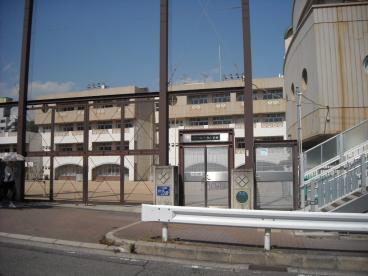 小学校　神戸市立中央小学校（小学校）まで622m