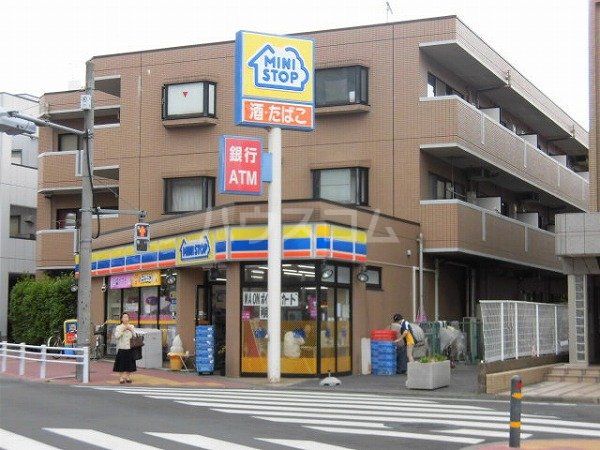 コンビニ　ミニストップ狛江和泉本町店（コンビニ）まで240m