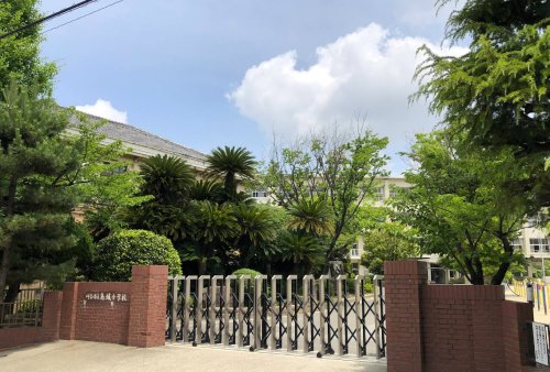 小学校　刈谷市立亀城小学校（小学校）まで460m