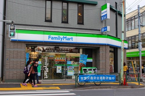 コンビニ　ファミリーマート 田端一丁目店（コンビニ）まで250m