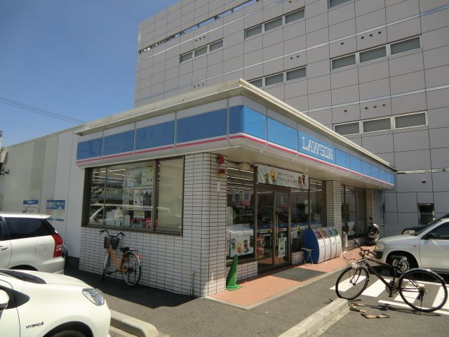 コンビニ　ローソン四日市堀木店（コンビニ）まで689m