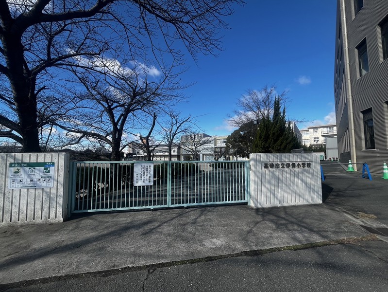 小学校　高砂市立伊保小学校（小学校）まで307m