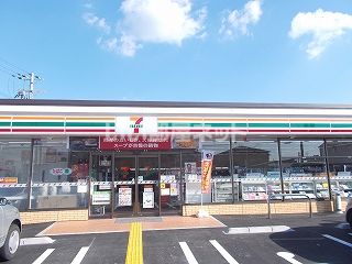 コンビニ　セブンイレブン伊賀４丁目店（コンビニ）まで851m