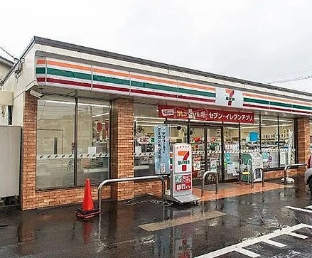 コンビニ　セブンイレブン 足立六月3丁目店（コンビニ）まで319m