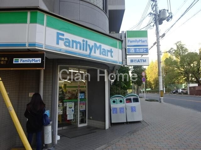 コンビニ　ファミリーマート上町一丁目店（コンビニ）まで746m