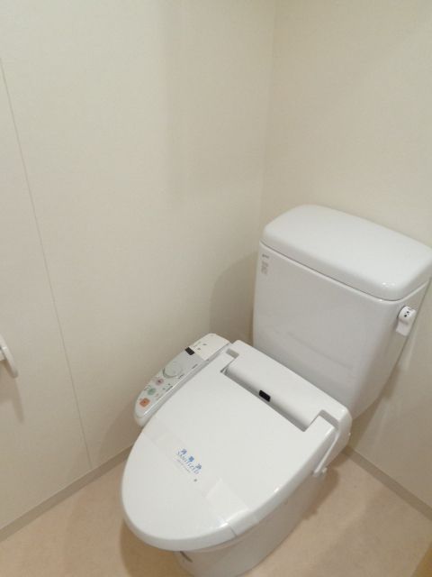 トイレ　洗浄便座付トイレです