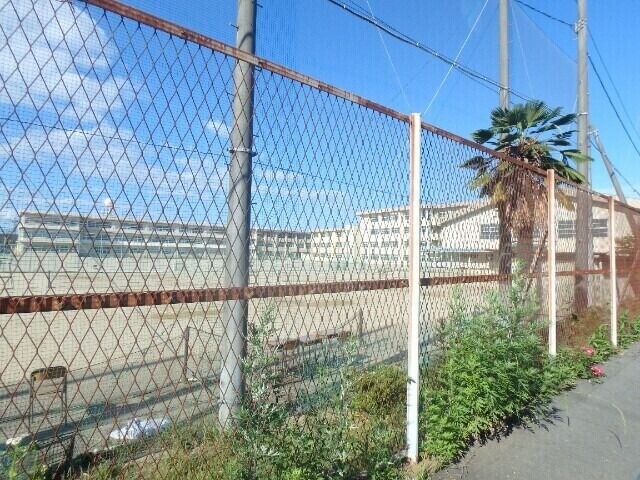 中学校　松阪市立久保中学校（中学校）まで556m