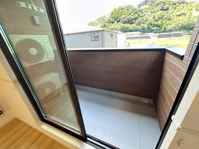 バルコニー　暖かな日差しのふりそそぐバルコニー