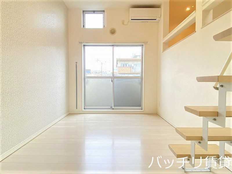 バルコニー　別号室タイプの為、現状を優先致します。