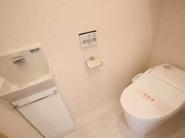 トイレ　洗浄便座です。