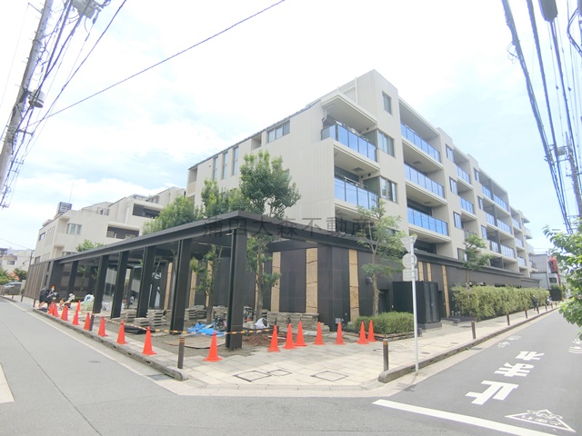 建物外観　2012年9月築　RC鉄筋コンクリート造地上5階建て総戸数8