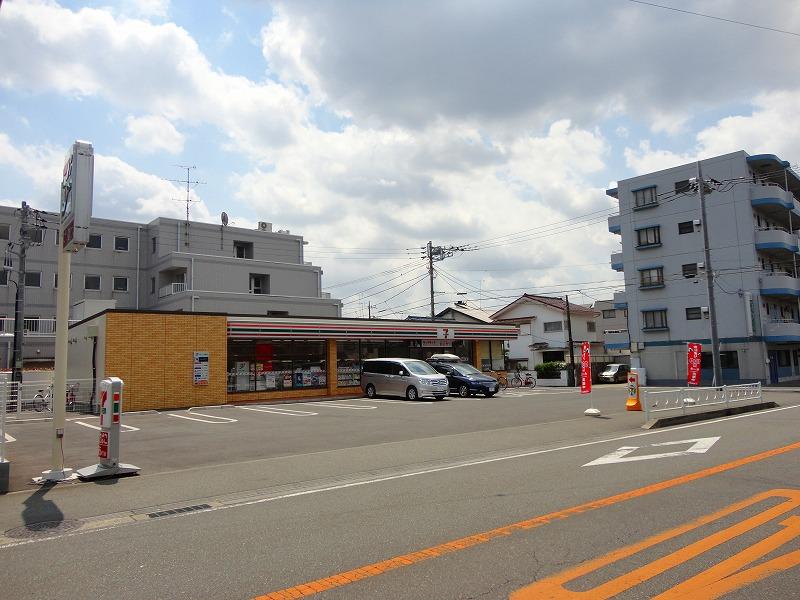 コンビニ　セブンイレブン（コンビニ）まで354m
