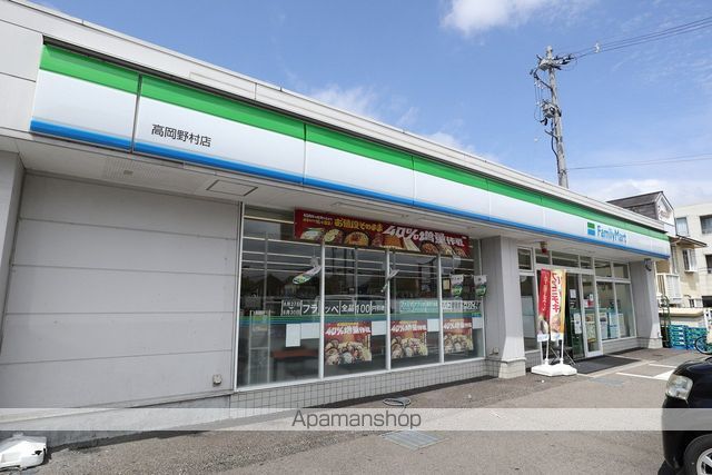 コンビニ　ファミリーマート（コンビニ）まで503m