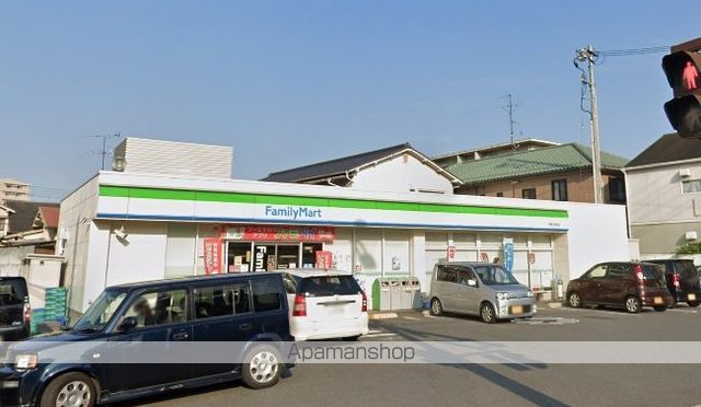 コンビニ　ファミリーマート（コンビニ）まで727m