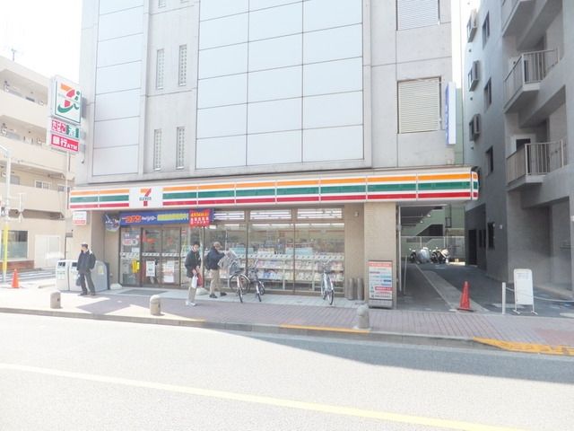 コンビニ　セブンイレブン（コンビニ）まで309m