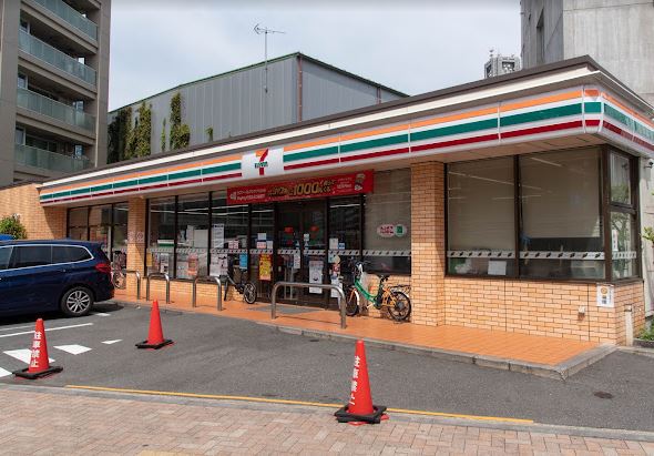 コンビニ　セブン－イレブン渋谷本町３丁目店（コンビニ）まで373m