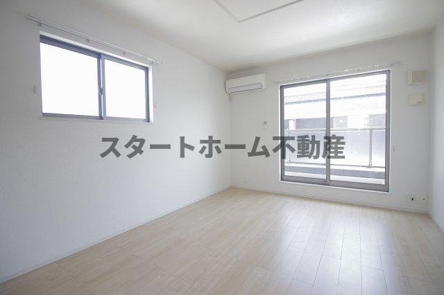 居室・リビング　こちらのリビングで趣味の時間をお楽しみください