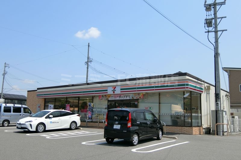 コンビニ　セブンイレブン幸田六栗店（コンビニ）まで176m