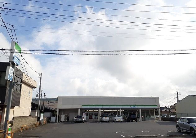 コンビニ　ファミリーマート市毛店（コンビニ）まで700m