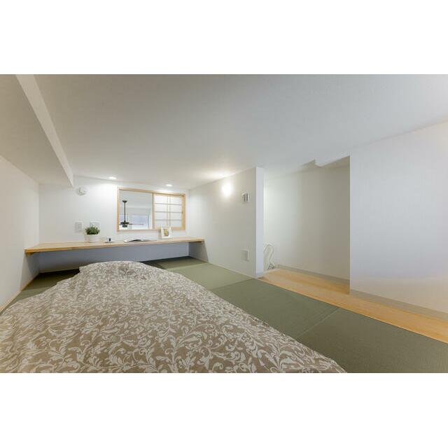 玄関　ロフトを寝室として活用すれば洋室はリビング専用にできます