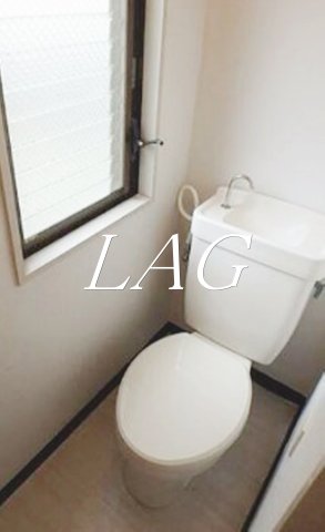 トイレ　トイレ（同仕様）です。