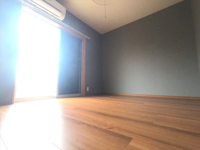 その他部屋・スペース　南向きで明るい6帖の洋室