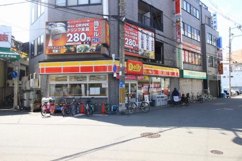 コンビニ　デイリーヤマザキ 上新庄駅北口店（コンビニ）まで34m