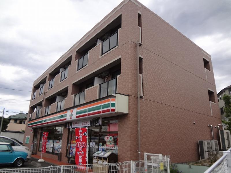 コンビニ　セブンイレブン（コンビニ）まで402m