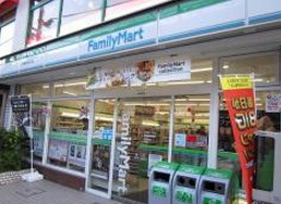 コンビニ　ファミリーマート　坪田リバーサイド店（コンビニ）まで879m