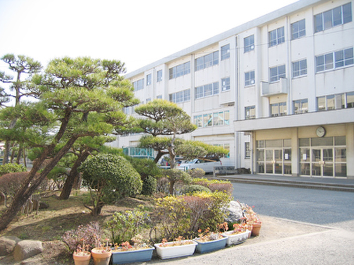中学校　茅ケ崎市立浜須賀中学校（中学校）まで467m