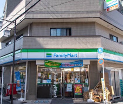 コンビニ　ファミリーマート 四谷若葉店（コンビニ）まで153m