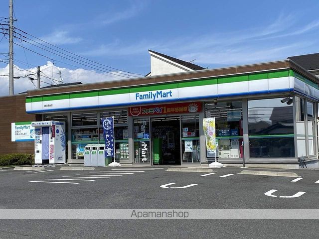 コンビニ　ファミリーマート（コンビニ）まで892m
