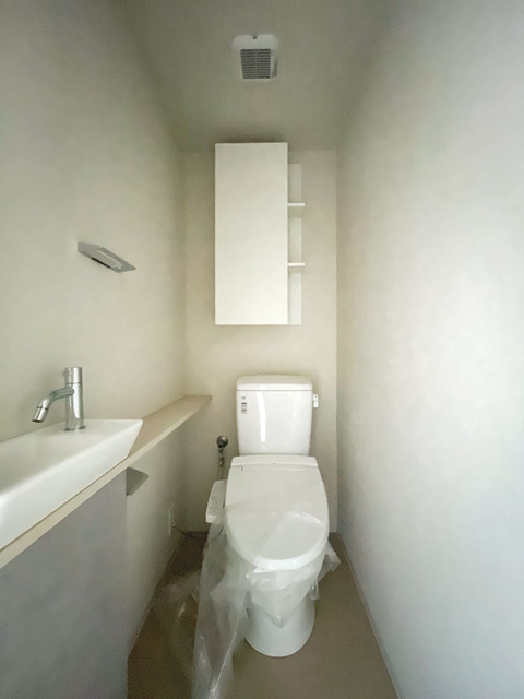 トイレ　※写真は同タイプ住戸です。