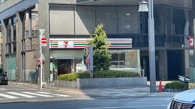 コンビニ　セブンイレブン（コンビニ）まで177m