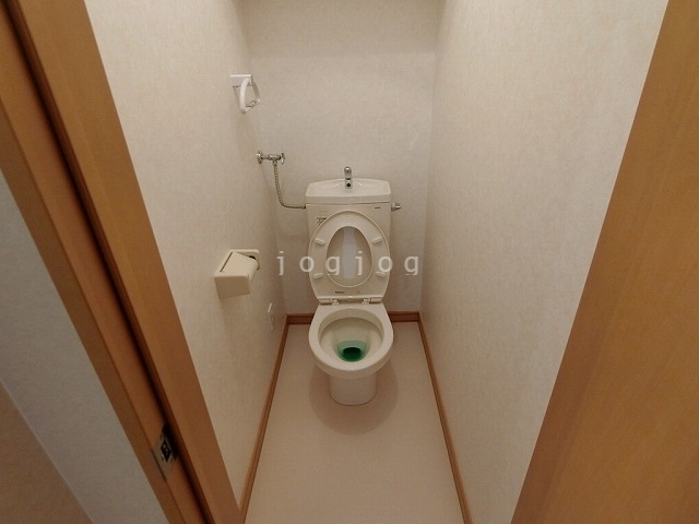 トイレ　温水洗浄便座付きです★