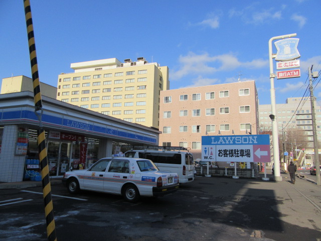コンビニ　ローソン札幌南4条西十五丁目店（コンビニ）まで327m