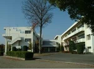 中学校　西中学校（中学校）まで850m