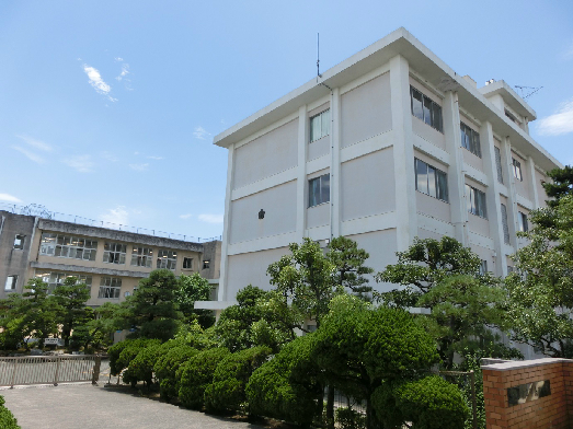 中学校　浜松市立可美中学校（中学校）まで988m