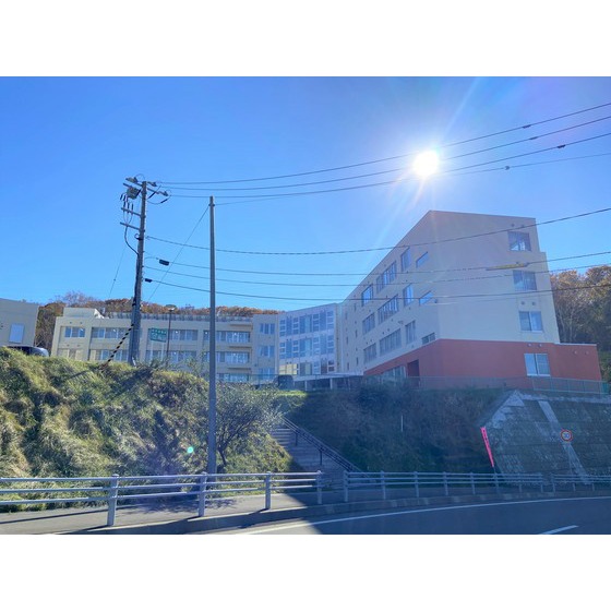 中学校　室蘭市立室蘭西中学校（中学校）まで904m