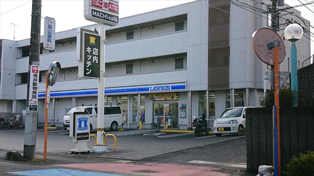 コンビニ　ローソン（コンビニ）まで738m