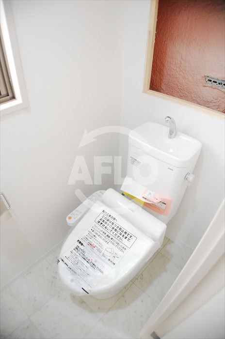トイレ　フェリーチェ難波　温水洗浄便座